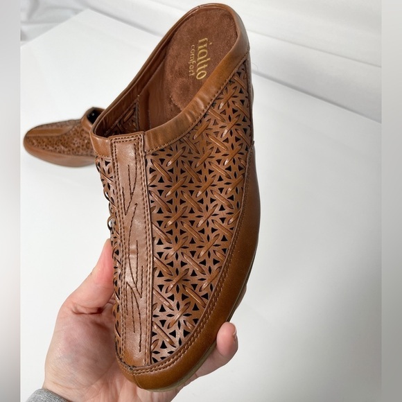 Rialto Shoes - Rialto Comfort brown mule slide shoes w/ eyelet pattern | Sz. 9.5